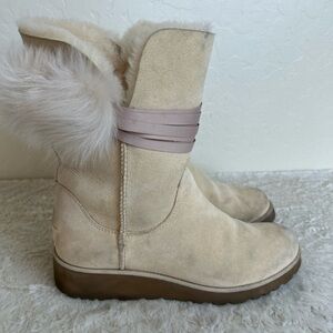 UGG BRITA CREAM TOSCANA POM POM SUEDE WEDGE SHORT BOOTS SIZE US 9
